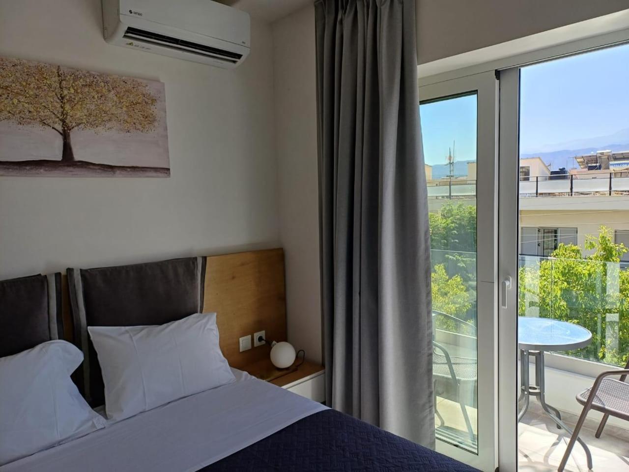Hotell Deluxe Chania (Crete)